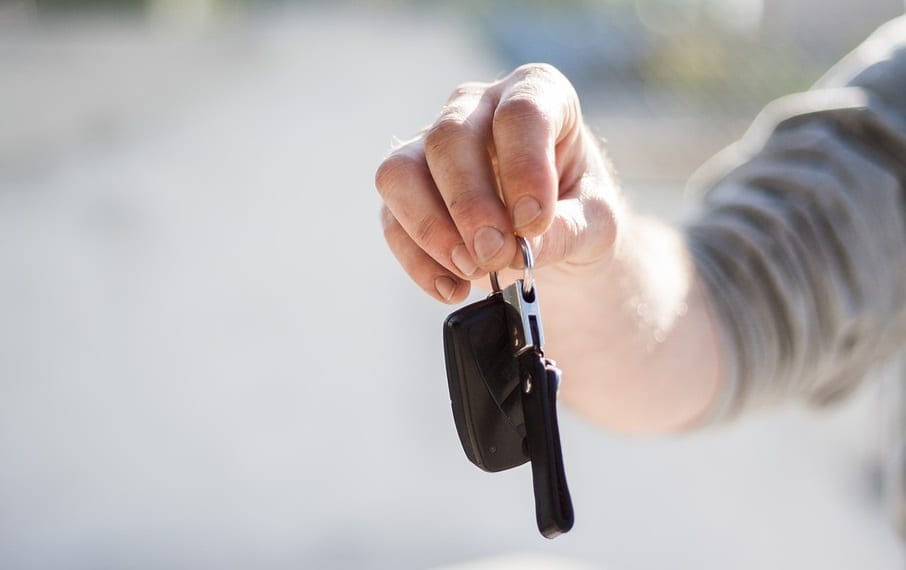 Cheaper auto insurance - Man holding car keys