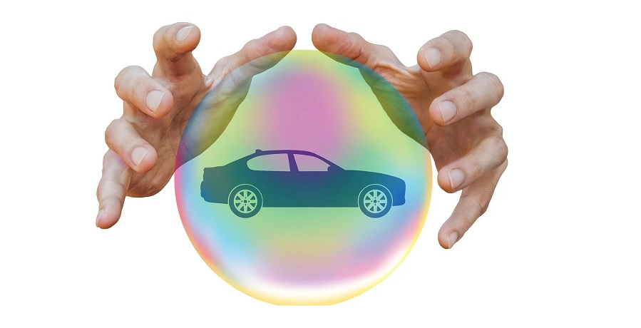 US Auto insurance - Hands and car