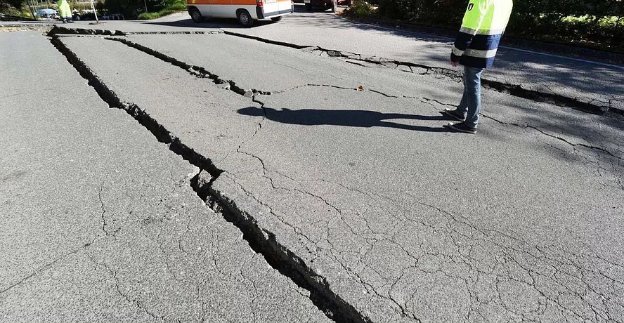 Utah earthquake - cracked road