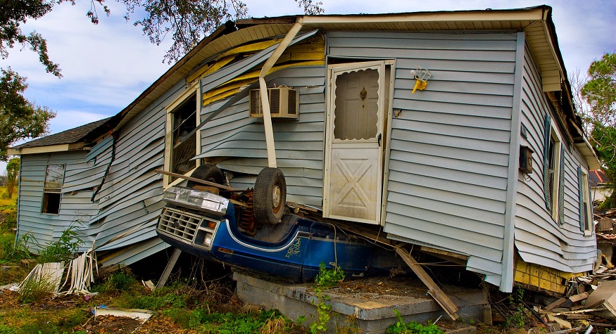 Storm damage fund - Damaged house and car