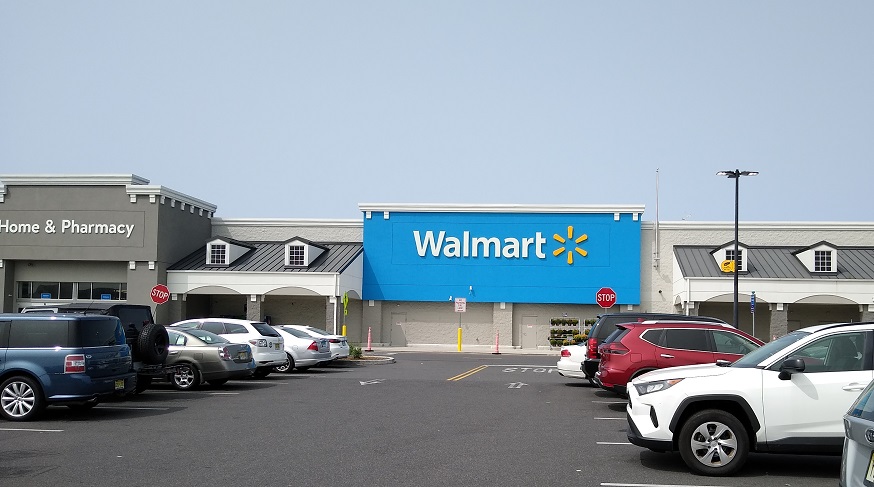 Walmart health plans - Front of Walmart Store