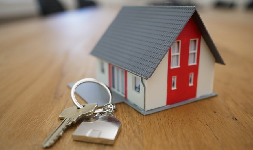 Homeowners Insurance Rates - House with keys