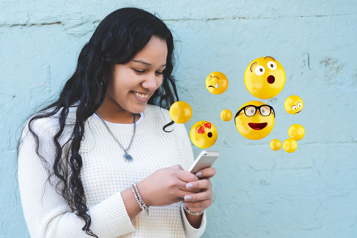 Auto insurance - Person using phone - emojis