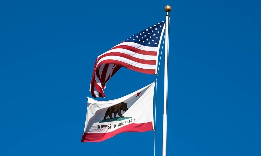 California insurance market - Flag of America and of California