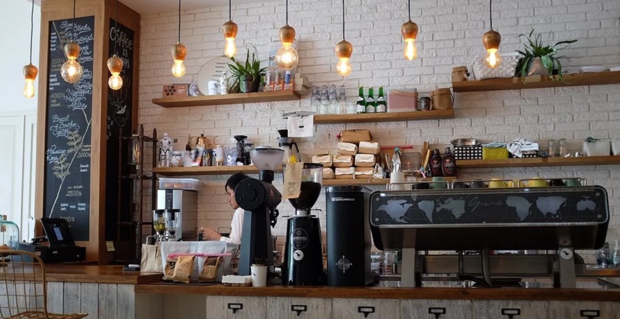 coffee shop insurance - barista - coffee shop