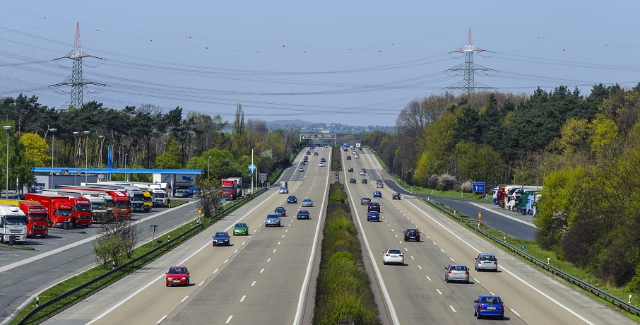 Louisiana auto insurance rate - Cars on highway