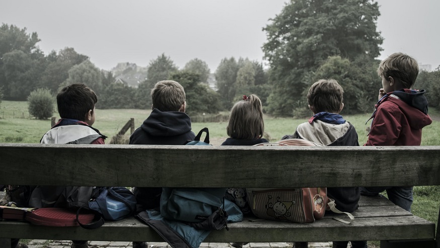 Pennsylvania health insurance - children sitting on bench