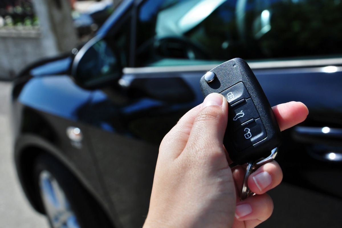 Auto theft - locking car