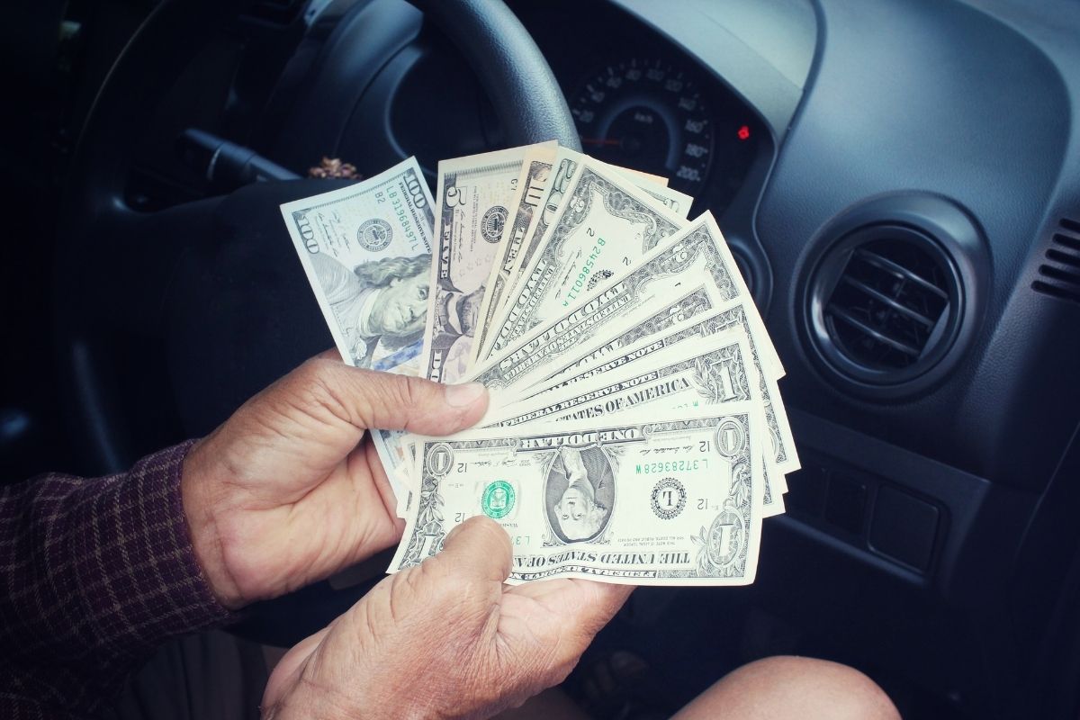 Michigan auto insurance - driver with cash