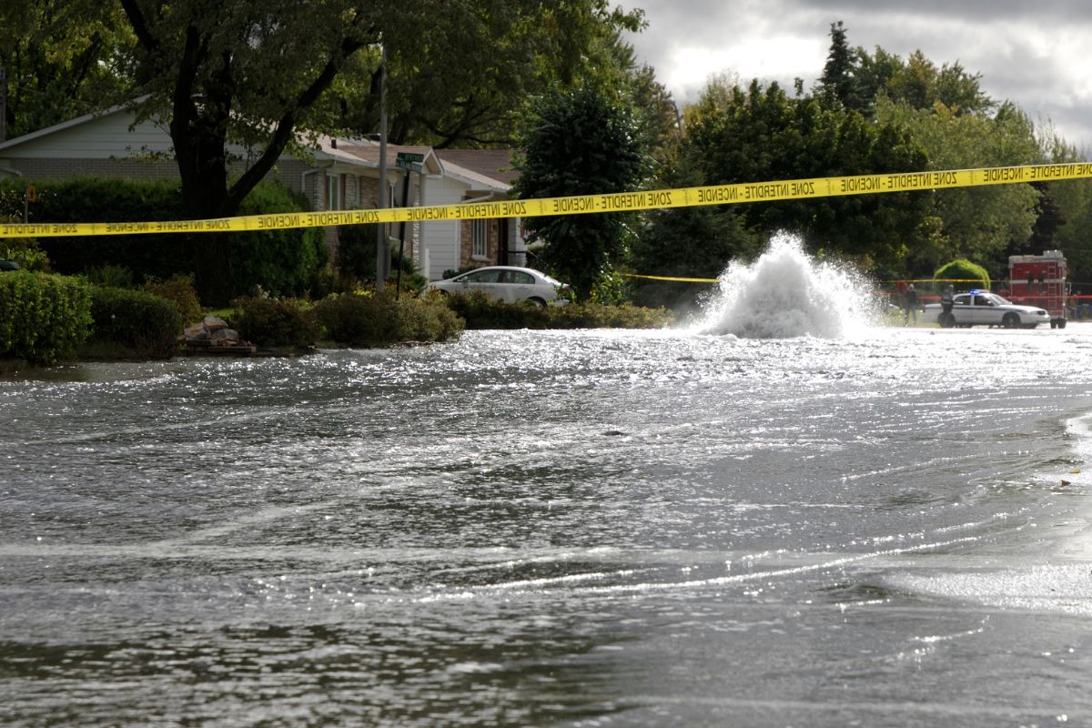 Hurricane Ian - Image of flooding in street