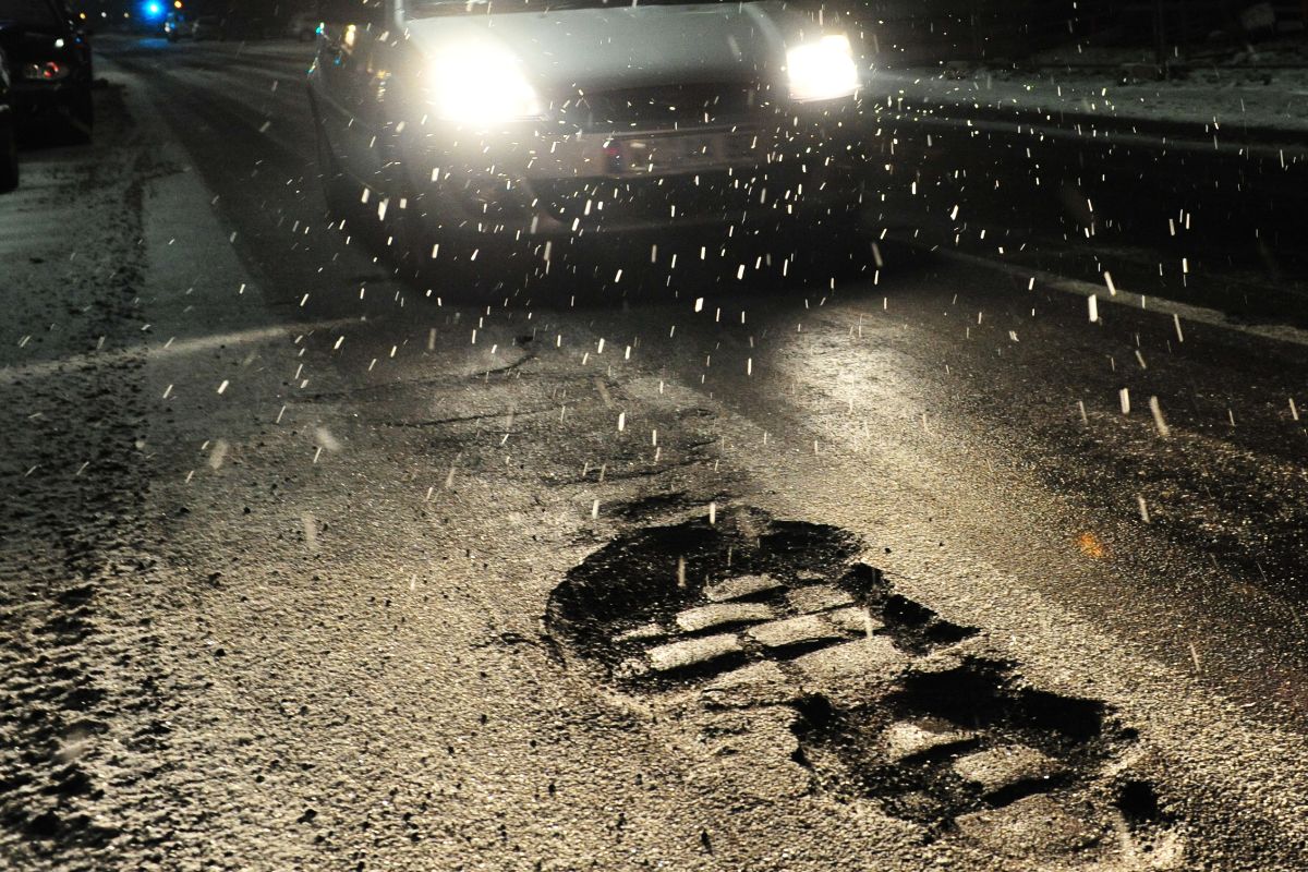 Auto Insurance - Winter weather - car driving - pothole