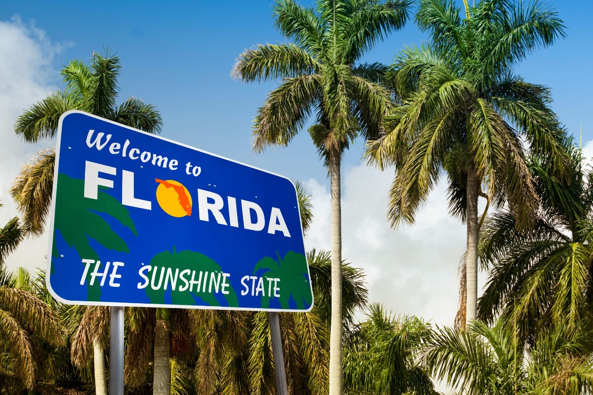 Auto insurance - Florida welcome sign