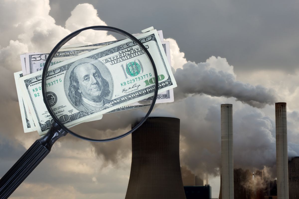 Investigating insurance companies' Fossil Fuel Investments