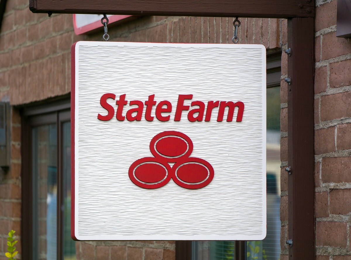Home insurance - State Farm company logo on sign