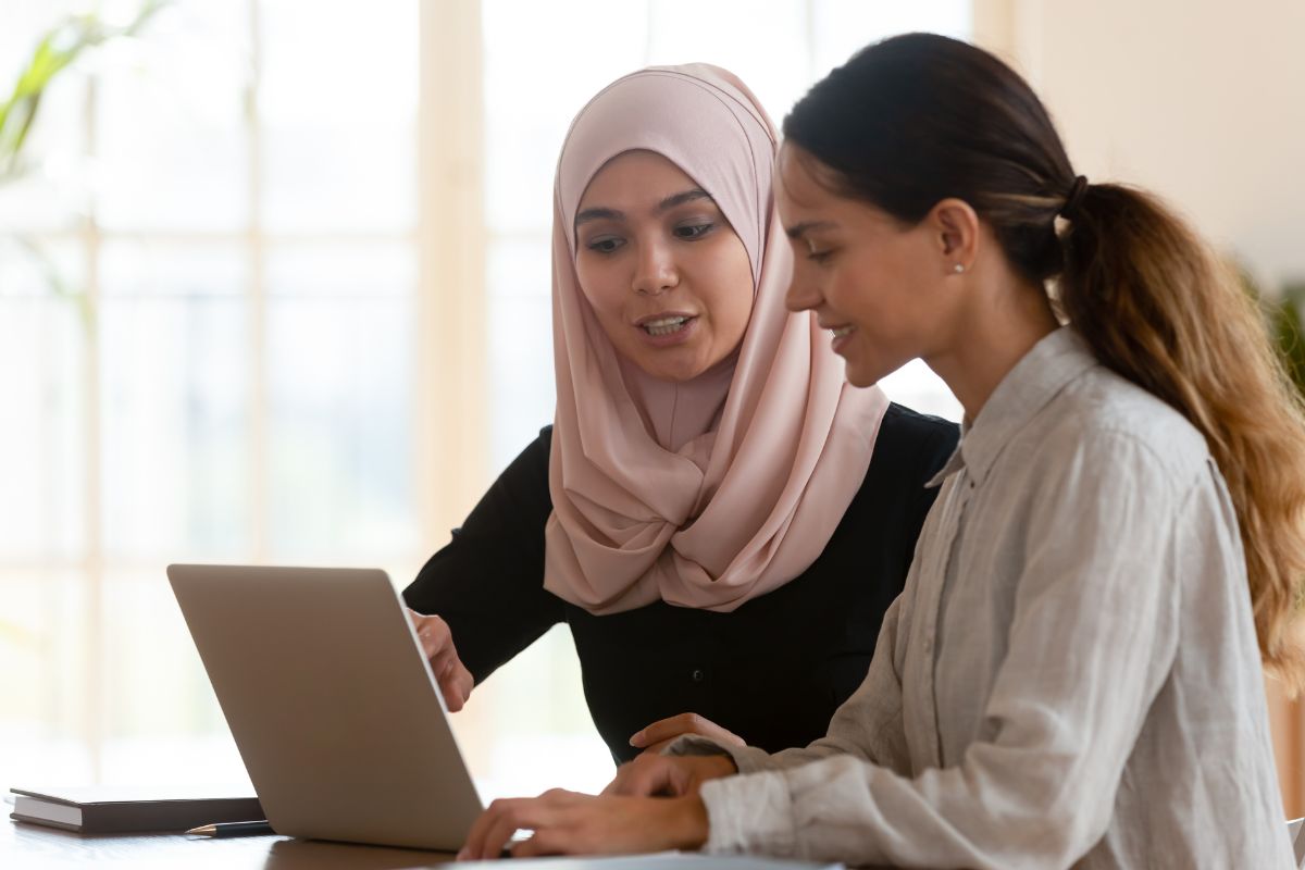 Insurance company - Women working