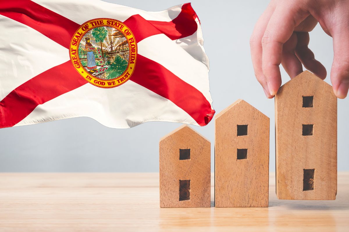Home insurance Three wooden homes and Florida state flag