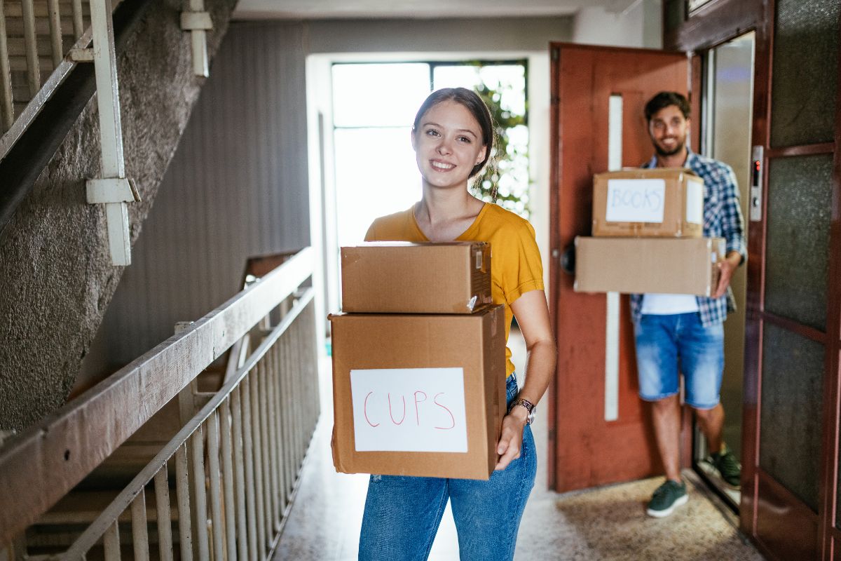 Renters insurance - Students moving in to dorm