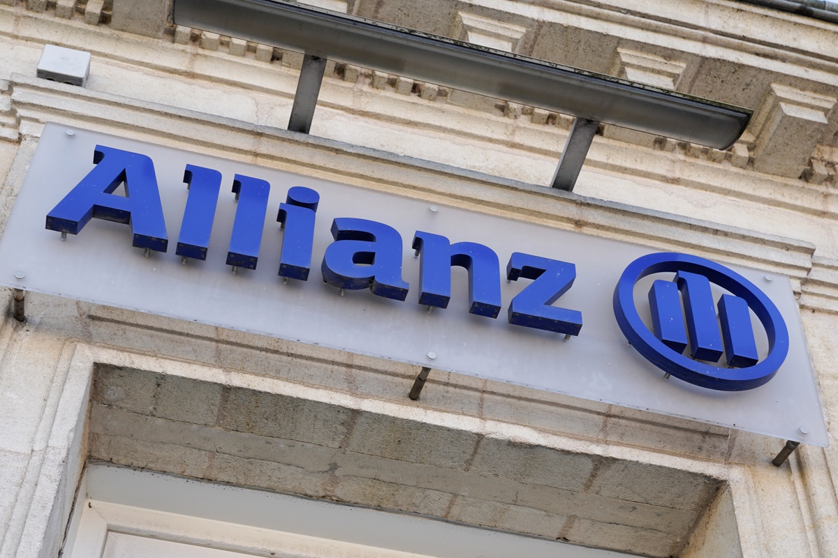 Business liability insurance - Allianz logo on building