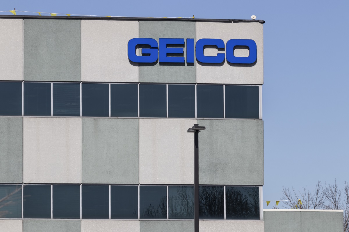 GEICO insurance - Logo on building